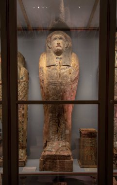 Viyana, Avusturya - 15.02.2020: Sanat Tarihi Müzesi (Kunsthistorisches Museum). Mumyalar, lahitler ve antik Mısır sanatı da dahil olmak üzere Mısır 'a adanmış salon.