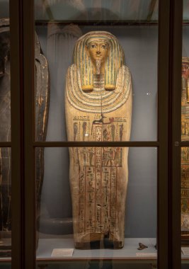 Viyana, Avusturya - 15.02.2020: Sanat Tarihi Müzesi (Kunsthistorisches Museum). Mumyalar, lahitler ve antik Mısır sanatı da dahil olmak üzere Mısır 'a adanmış salon.