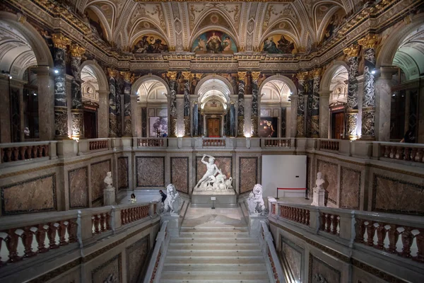 Viyana, Avusturya - 15.02.2020: Sanat Tarihi Müzesi (Kunsthistorisches Museum). Wien 'deki en büyük ve en eski müze. Barok Sarayı