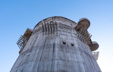 Avusturya, Viyana 'daki Augarten parkındaki Flak kulesi (Flakturm). 2. Dünya Savaşı 'nın uçaksavar kulesi