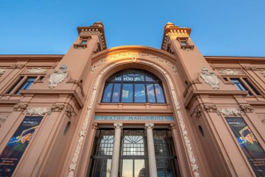 Bari, Puglia, İtalya - 23 Şubat 2019: Bari şehir merkezindeki Teatro Margherita tiyatrosunun manzarası, başkent Bari ve Adriyatik Denizi üzerindeki Apulia bölgesinin manzarası