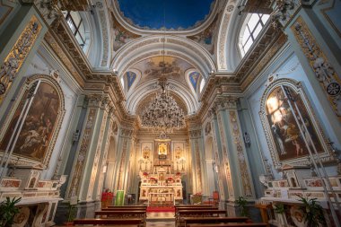 Bari, Puglia, İtalya - 23 Şubat 2019: Carmel Dağı 'ndaki Aziz Mary Kilisesi' nin içi (Chiesa Santa Maria del Carmine)