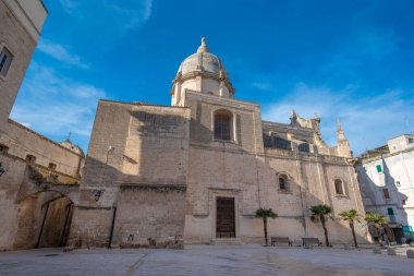 Santa Teresa Kilisesi (Convento Chiesa Santa Teresa) eski Monopoli, Puglia, İtalya 'da. Apulia Bölgesi