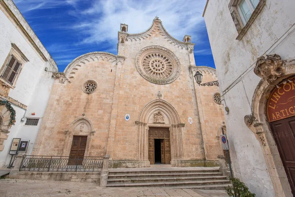 Ostuni 'deki Roma Katolik Katedrali, Brindisi, Apulia - Puglia, İtalya. İthaf, Bakire Meryem 'in Varsayımına (Concattedrale di Santa Maria Assunta.