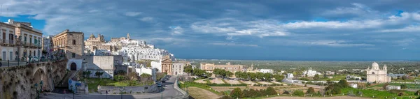 Panorama Ostuni Puglia Brindisi Włochy Malownicze Stare Miasto Rzymskokatolicka Katedra — Zdjęcie stockowe