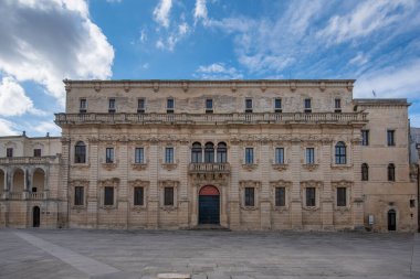 LECCE, Puglia, İtalya - 08 Mart 2019: Piazza del Duomo Meydanı 'ndaki SACRED LECCE (Müze Diocesano dArte Sacra) Müzesi. Apulia bölgesi