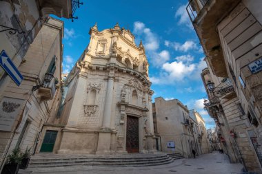 Lecce, Puglia, İtalya - 08 Mart 2019: San Matteo Katolik Kilisesi cephesi - Parrocchia chiesa (Aziz Matthew). Apulia Bölgesi