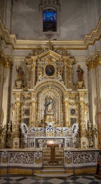 LECCE, Puglia, İtalya - 08 Mart 2019: Bakire Meryem Katedrali 'nin içi (Cielo' da Santa Maria Assunta Bazilikası). Piazza del Duomo Meydanı 'ndaki kilise. Barok şehri Apulia 
