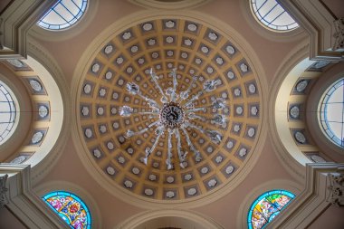 Lecce, Puglia, İtalya - 11 Mart 2019: Santa Maria della Porta Kilisesi 'nin (chiesa) içi. Apulia Bölgesi