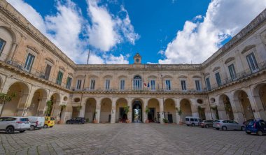 LECCE, Puglia, İtalya - 18 Mart 2019: Palazzo della Provincia (Vilayet Sarayı) - Eski barok kentinde bulunan Palazzo dei Celestini Sarayı. Apulia bölgesi