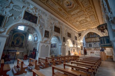Matera, Basilicata, Puglia, İtalya - 14.02.2019: Assisi Saint Francis Kilisesi (Chiesa di San Francesco d 'Assisi) iç mekan, Unesco ve Avrupa Kültür Başkenti