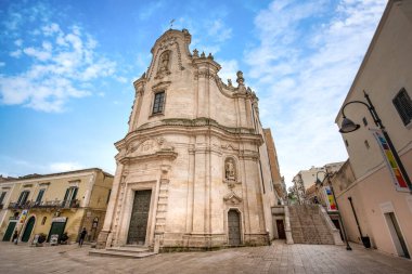 Matera, Basilicata, Puglia, İtalya - 20 Şubat 2019: Araf Kilisesi (Chiesa del Purgatorio) iskelet rahatlama cephesi. Madde 2019 Avrupa Kültür Başkenti