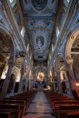 Matera, İtalya - 12.02.2020: Matera Katedrali İçi - Cattedrale Basilica Pontificia di Maria Santissima della Bruna (Madonna delle Grazie). Duomo. Kültür başkenti 2019 ve unesco sitesi