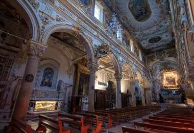 Matera, İtalya - 12.02.2020: Matera Katedrali İçi - Cattedrale Basilica Pontificia di Maria Santissima della Bruna (Madonna delle Grazie). Duomo. Kültür başkenti 2019 ve unesco sitesi