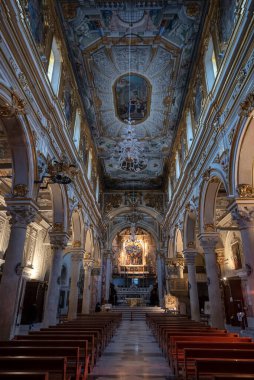 Matera, İtalya - 12.02.2020: Matera Katedrali İçi - Cattedrale Basilica Pontificia di Maria Santissima della Bruna (Madonna delle Grazie). Duomo. Kültür başkenti 2019 ve unesco sitesi