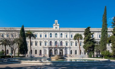 Bari, Puglia, İtalya - 02.02.2020: Bari Aldo Moro Üniversitesi (Univarsita degli studi) Bari 'de bir yükseköğretim kurumudur. Apulia bölgesinin başkenti, Adriyatik Denizi üzerinde büyük bir şehir