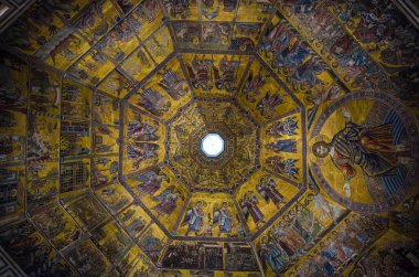 Floransa, İtalya - 03.02.2020: San Giovanni Floransa Vaftizhanesinin Mozaik tavanı (Battistero di San Giovanni). İç mimari detaylar. Duomo katedralinin yanında..