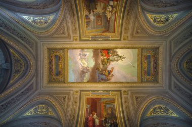VATICAN, Roma, İtalya - 19 Ocak 2018: Vatikan Müzesi 'nin bir galerisinin tavanı 