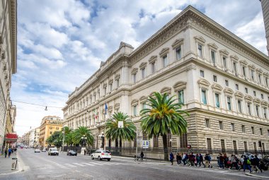 Roma, İtalya - 28.11.2019: İtalya Merkez Bankası, İtalyanca 'da Banca d' Italia olarak bilinir, Nazionale yoluyla Palazzo Koch 'ta bulunur. Palazzo Koch bir Rönesans Diriliş Sarayı.