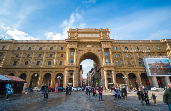 Florenz Italien Februar 2019 Touristen Gehen Auf Der Piazza Della — Stockfoto
