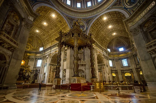 Vatikánváros Róma Olaszország 2020 Szent Péter Bazilika Belsejében Katolikus Mérföldkő — Stock Fotó