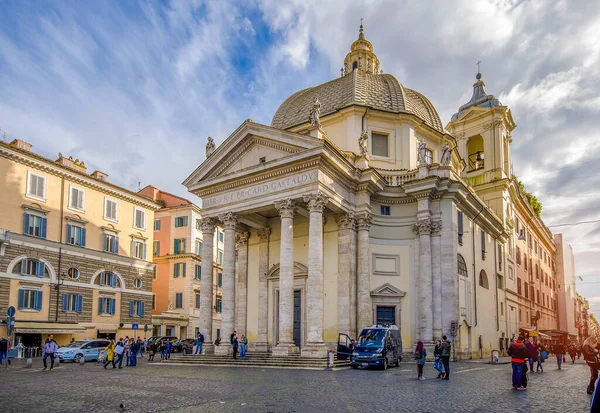 ローマ イタリア 2020 モンテスタントのサンタ マリア教会と日没時のサンタ マリア ミラクル教会とポポロ広場 人民広場 — ストック写真