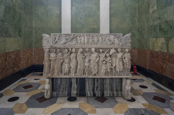 サンクトペテルブルク ロシア 12月 2019 エルミタージュ美術館の内部 古代の彫像や歴史的遺物 世界最大のもの — ストック写真