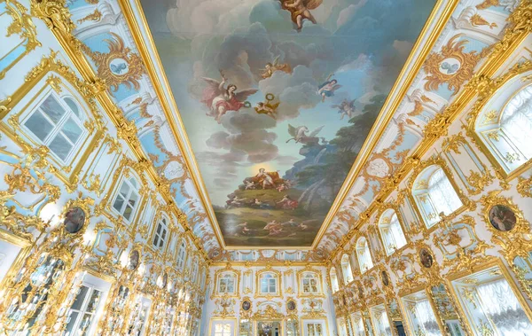 Wnętrze Pałacu Peterhof Petersburgu Rosja Zamówienie Piotra Wielkiego Niesamowite Schody — Zdjęcie stockowe