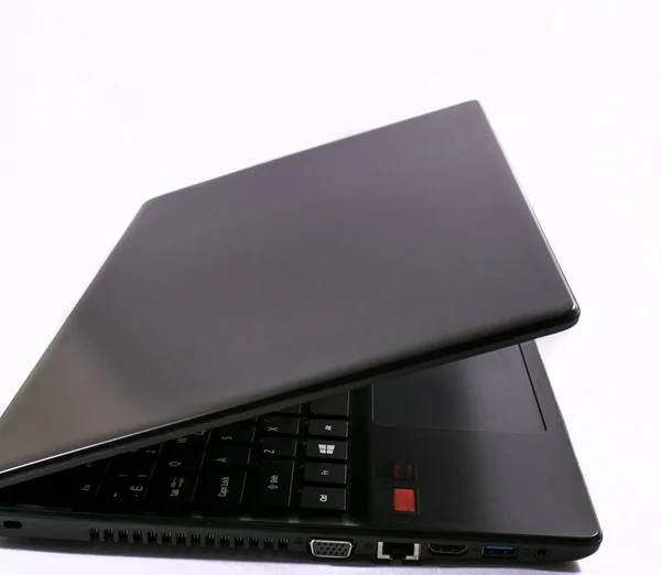 Laptop Computer Zwart Open Witte Achtergrond — Stockfoto