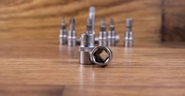 Araçları onarım için tuşları krom