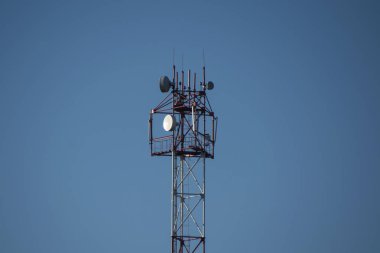 Mobil iletişim anten telefon hücre gökyüzü radyo dalgaları iletişim