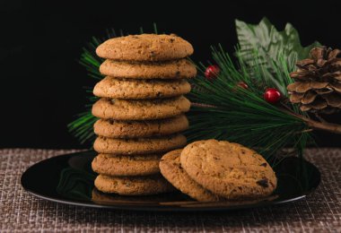 yulaf ezmeli kurabiye kahvaltı için bir plaka üzerinde