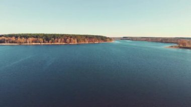 Nehir boyunca ormanları ile Nehri'nin üstten görünüm