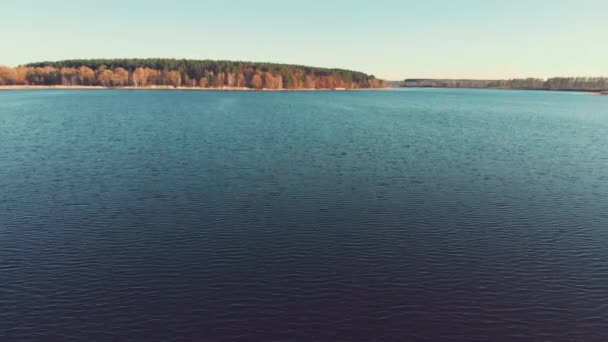 Shor aérien de la rivière bleue européenne 