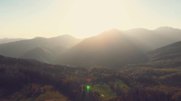 Vue de dessus des pentes de montagne — Video