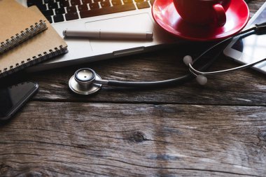 Tablet dokunmatik yüzey bilgisayar kısa Doktor office.top görünümünde olduğunu