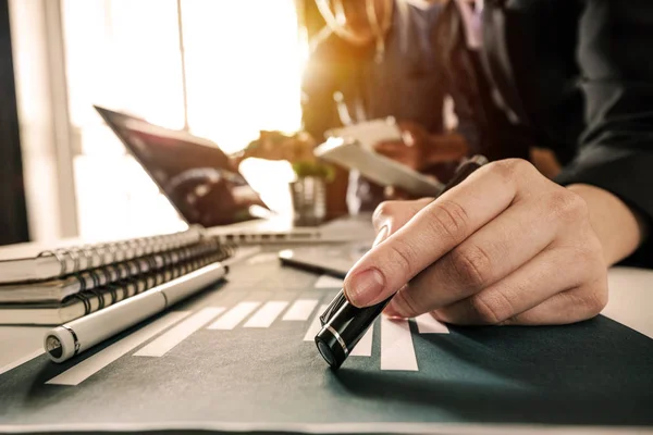 Équipe Affaires Présente Investisseur Professionnel Projet Travail Réunion Des Gestionnaires — Photo