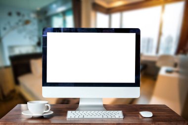 Çalışma alanı bilgisayar monitörü, klavye, boş ekran kahve ile smartphone Kupası ve bir tablo veya beyaz ekran izole parlak Ofis Oda iç tablet.