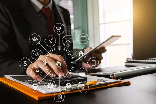 Zakelijke Vrouw Hand Werken Met Laptopcomputer Tablet Smartphone Kantoor Met — Stockfoto