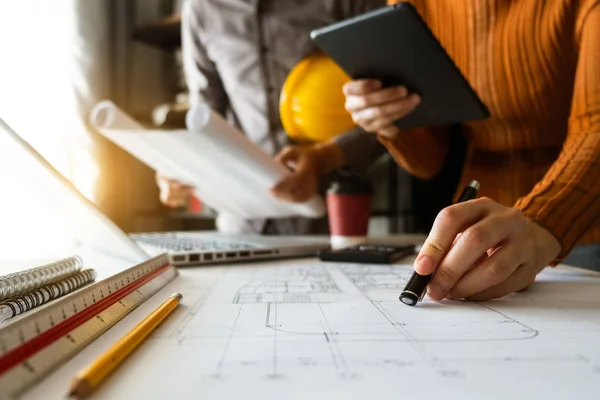 Two Colleagues Discussing Data Working Tablet Laptop Architectural Project Construction — Stock Photo, Image