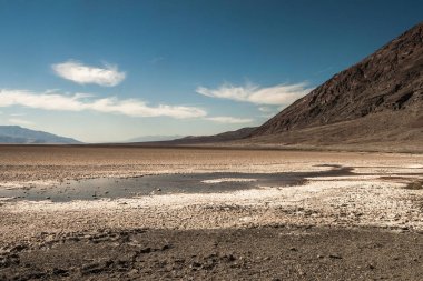 Landscaoe tuz çölü Badwater Havzası'daireler yaz, Ölüm Vadisi Milli Parkı, Kaliforniya, ABD.