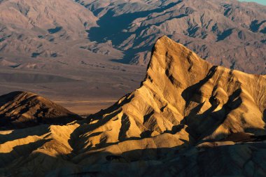 Closeup Manley tepe, Zabriskie Noktası ve badlands Ölüm Vadisi Milli Parkı'nda sabah erken, California, ABD.