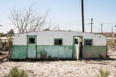 Salton Denizi, California, Amerika Birleşik Devletleri - yırtık ve terk edilmiş bir karavanda 2007 yaz. Bu site artık yok.