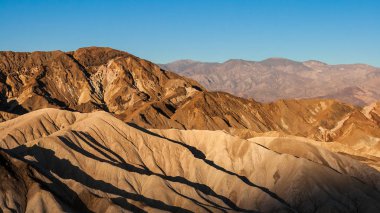 Çamurtaşı ve claystone Badland'de Zabriskie Noktası sabah erken yaz, Ölüm Vadisi Milli Parkı, Kaliforniya, ABD.