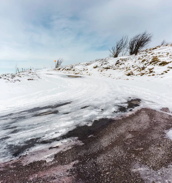 Eine Schnee Und Eisgekrümmte Straße Den Vogesen — Stockfoto