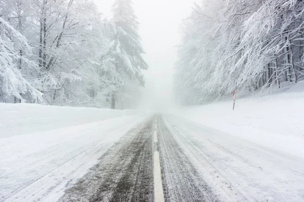 Eine Schnee Und Eisglatte Straße Den Vogesen Frankreich Winter Dezember — Stockfoto