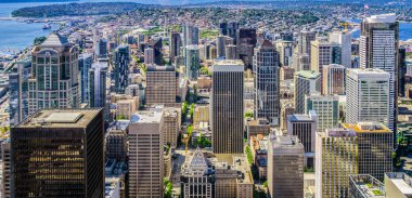 Seattle manzarası. Downtown Seattle güzel havadan görünümü üzerinden 