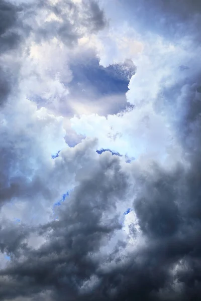 Vista Cielo Azul Dar Través Hueco Las Nubes —  Fotos de Stock