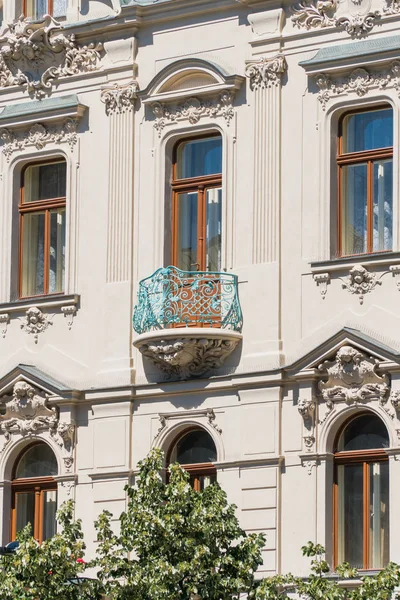 Красивый Декоративный Балкон Дома Европе — стоковое фото