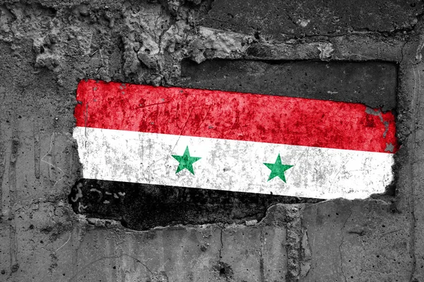 The flag of Syria on a dirty wooden surface, built into a concrete base, with scuffs and scratches. Loss or destruction conception. — Stock Photo, Image